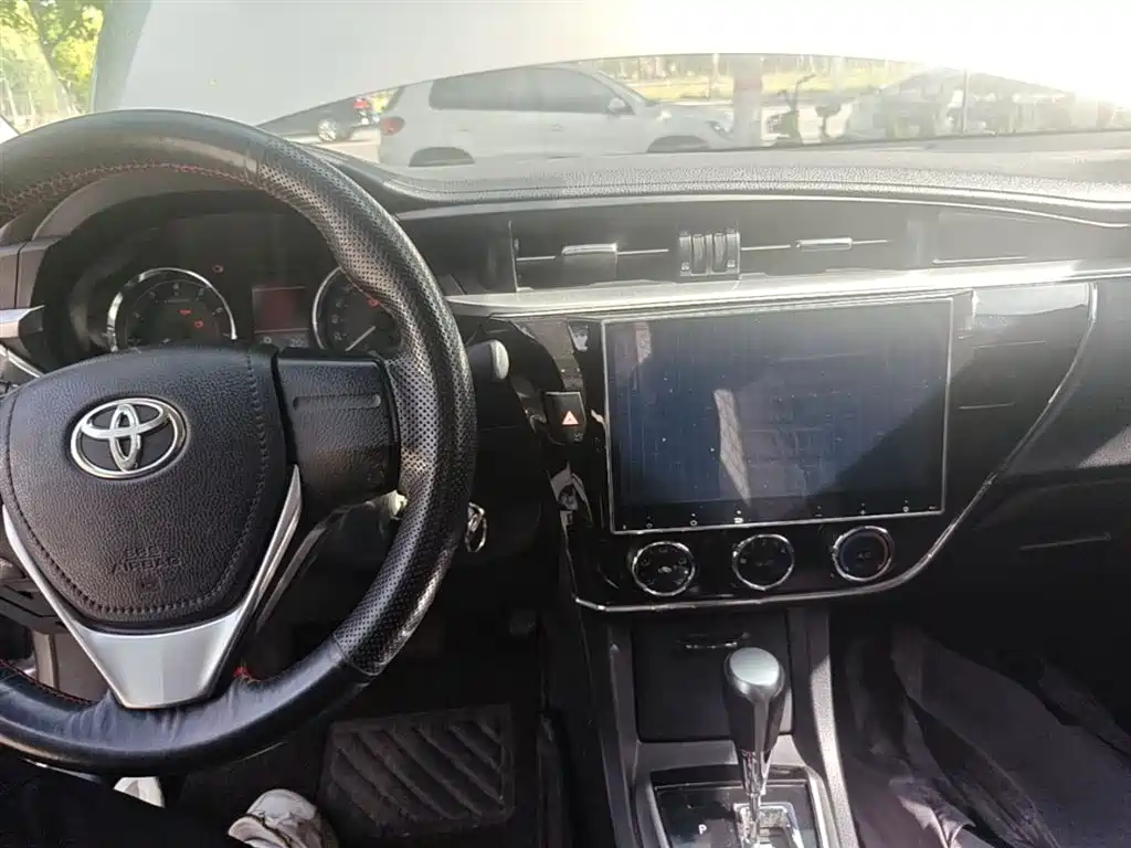 Toyota Corolla 2014 1.6L CVT GL-i фото 10
