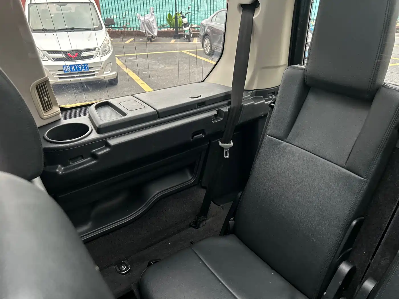 Land Rover Discovery 2009 Model 2.7 TDV6-S фото 18