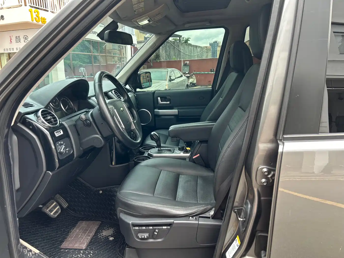Land Rover Discovery 2009 Model 2.7 TDV6-S фото 11