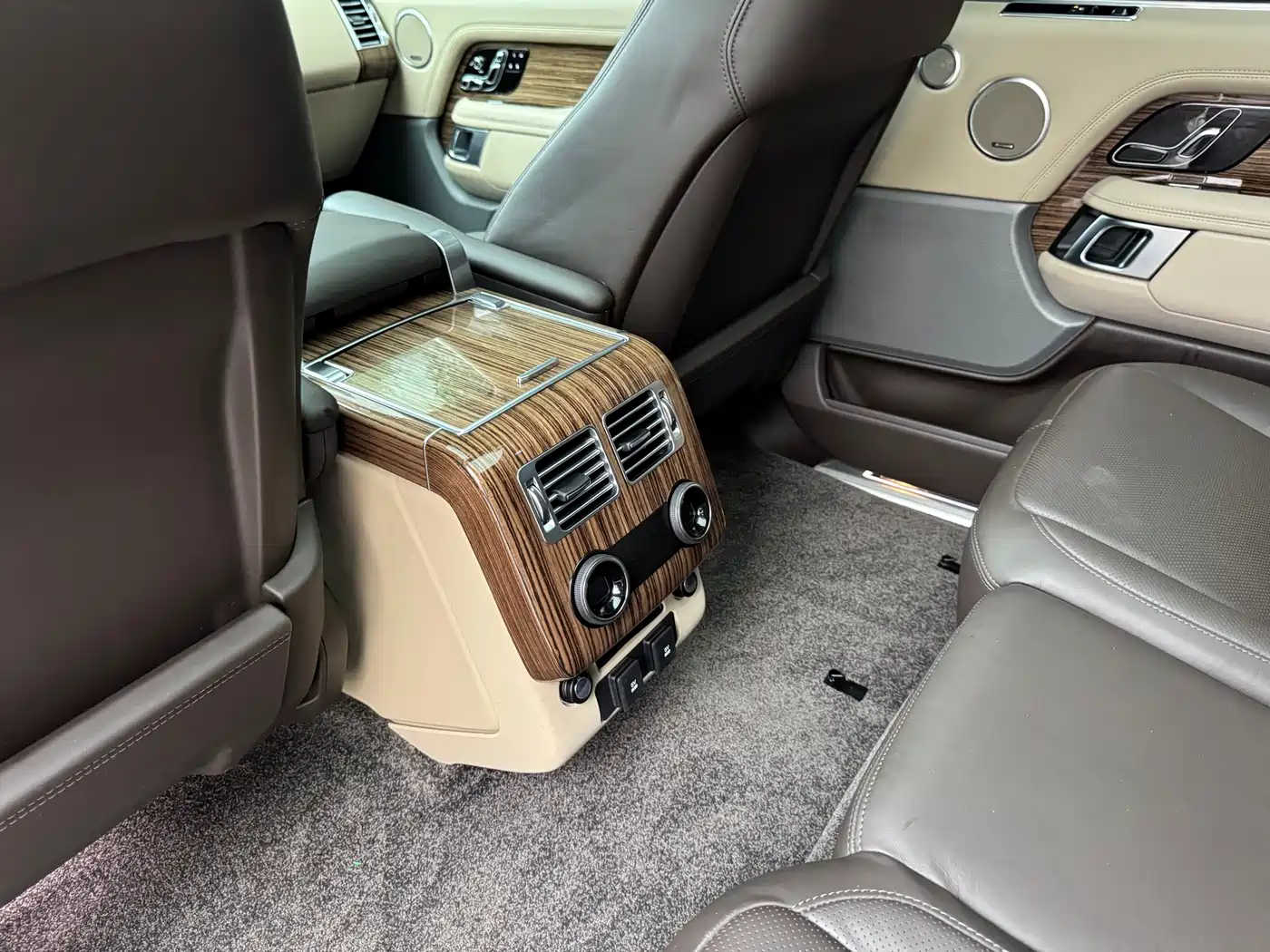 Land Rover Range Rover 2018 3.0 SC V6 Vogue Heritage Extended Edition фото 29