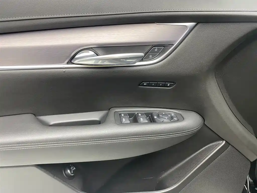 Cadillac XT6 2021 2.0T 7-Seater 4WD Trend Edition фото 27