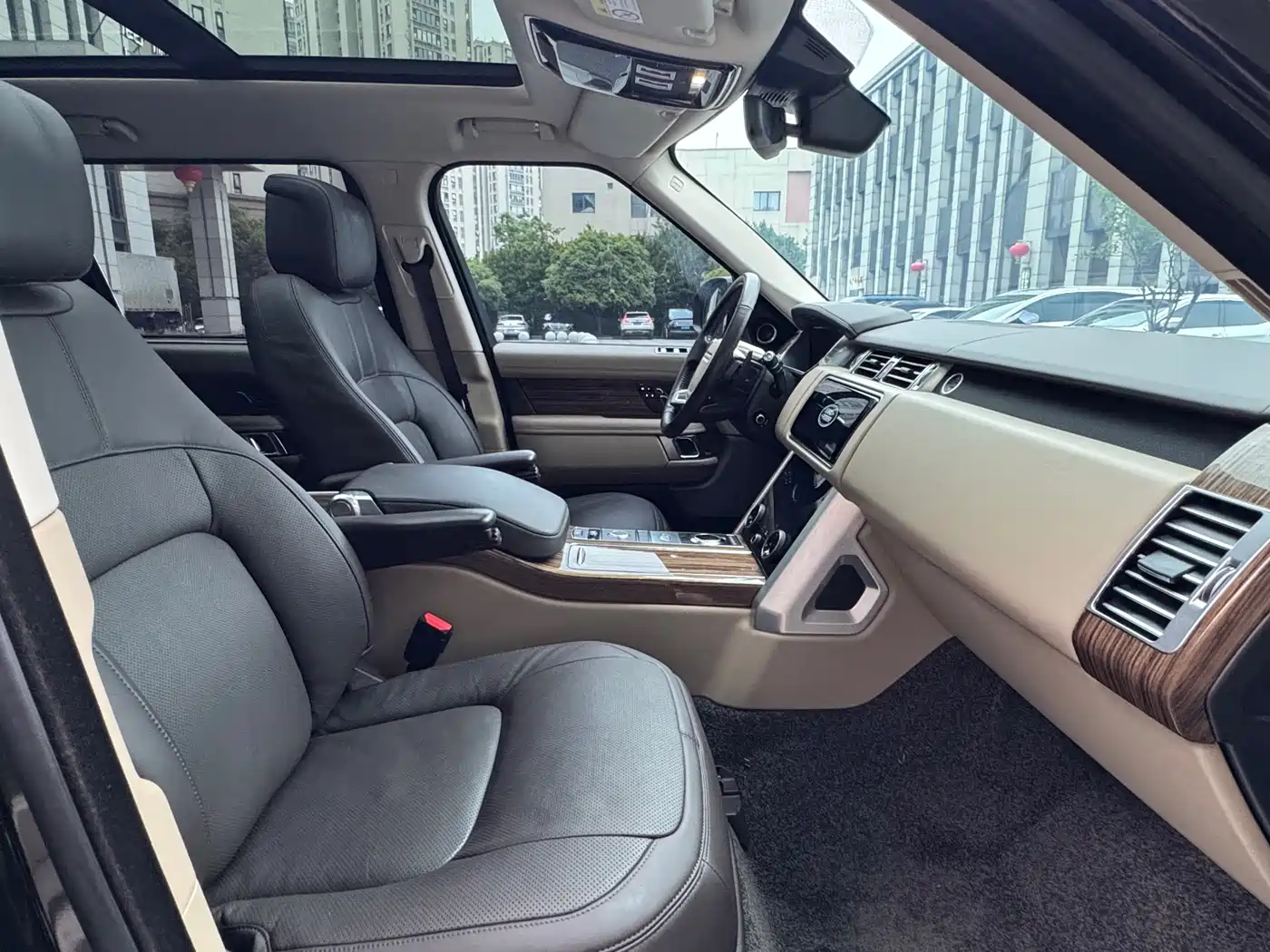 Land Rover Range Rover 2018 3.0 SC V6 Vogue Heritage Extended Edition фото 41
