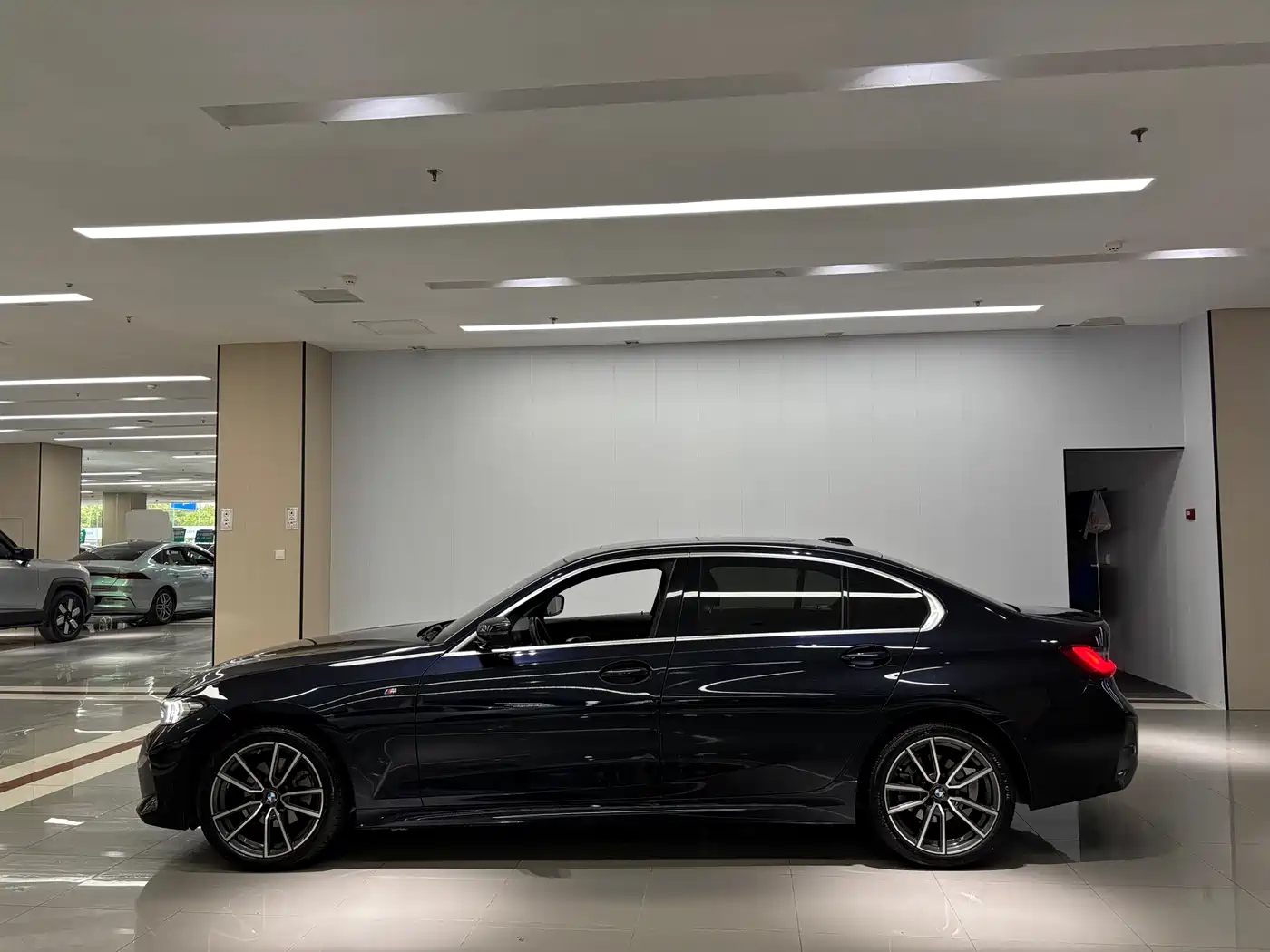 BMW 3 Series 2024 320i M Sport Package фото 9