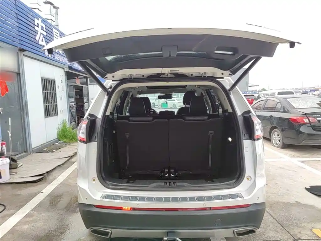 Фото 19 - Ford Edge