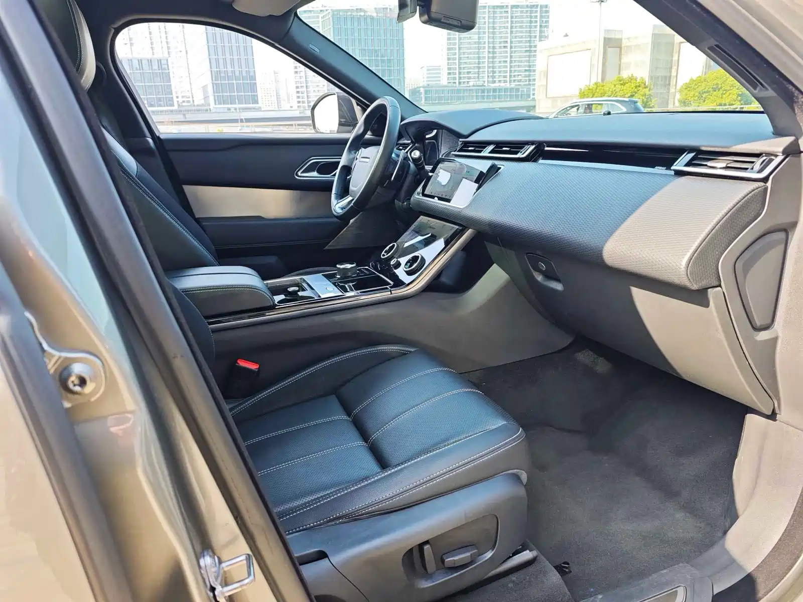 Фото 7 - Land Rover Range Rover Velar
