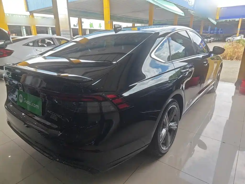 Фото 7 - Honda Accord