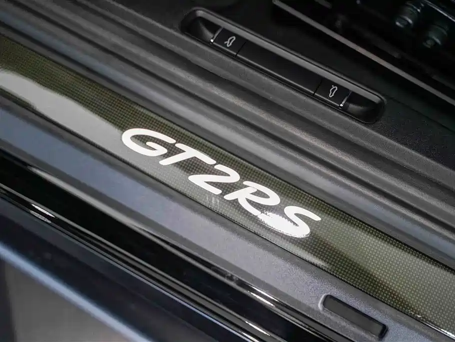 Porsche 911 2018 GT2 RS 3.8T фото 4