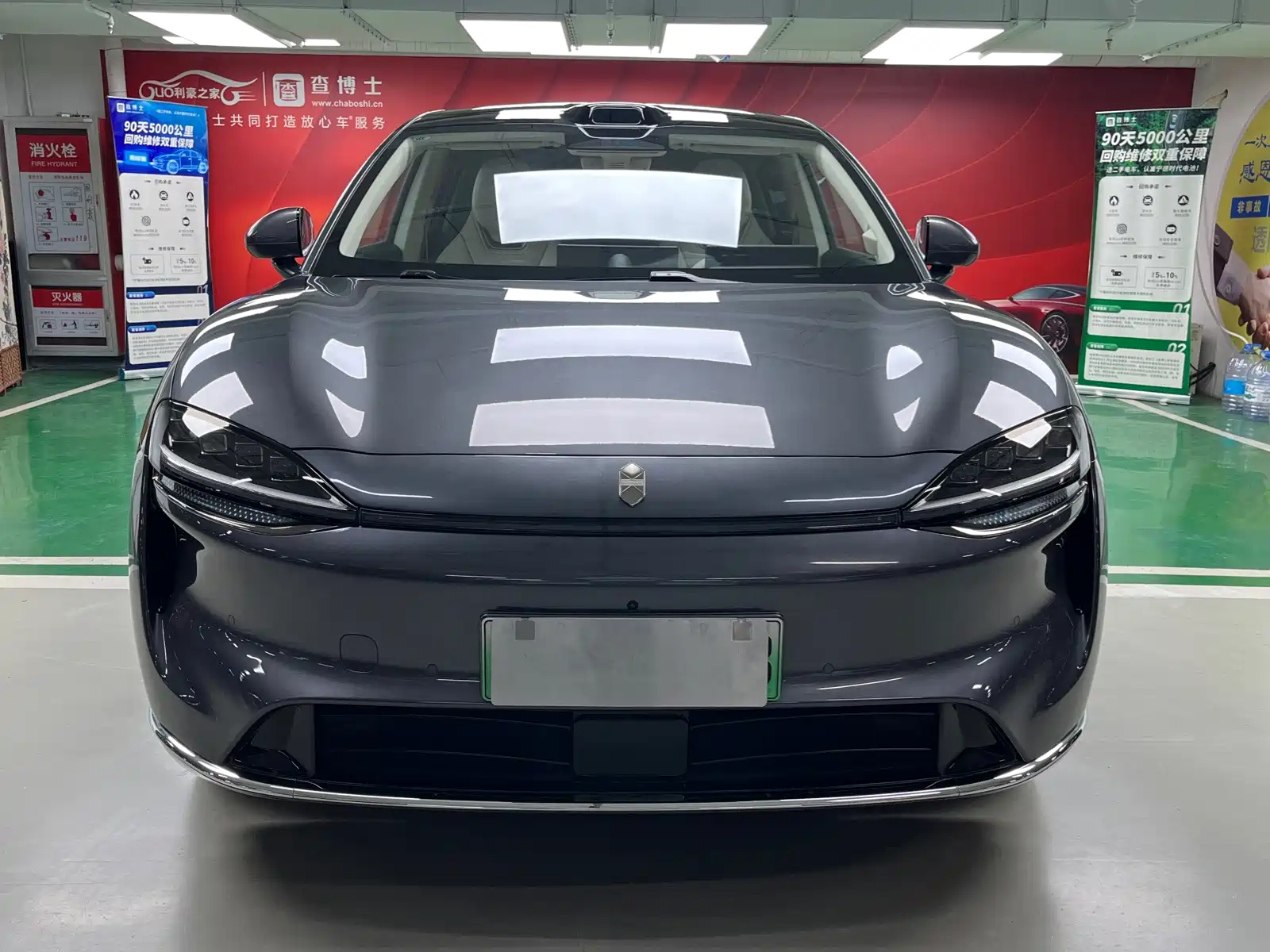 Photo 2 - Zhijie Luxeed R7