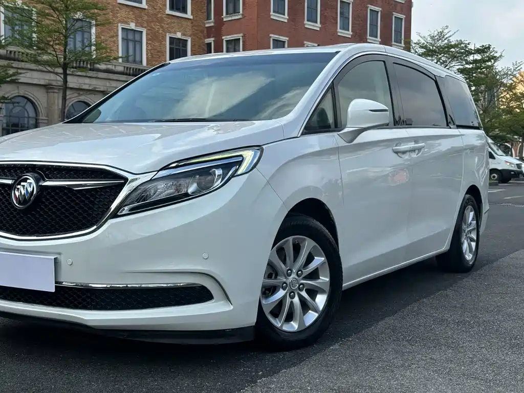 Фото 17 - Buick GL8