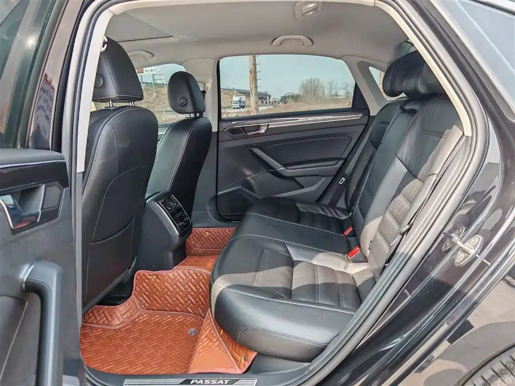 Volkswagen Passat 2017 380TSI DSG Luxury фото 13