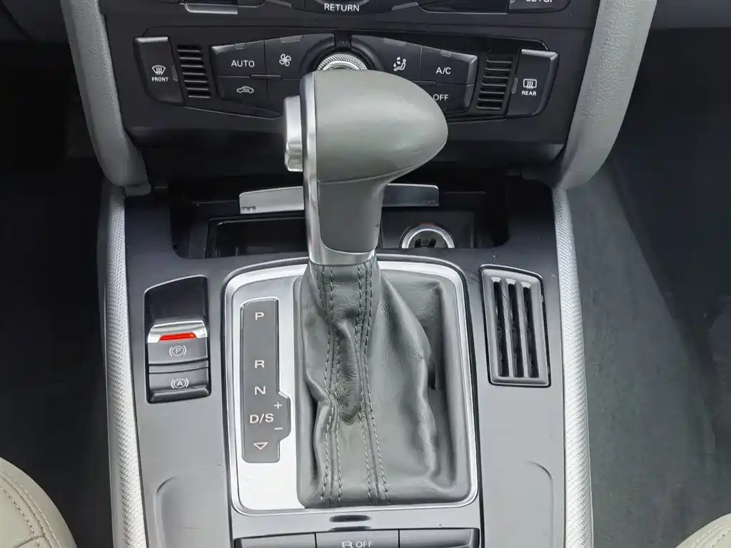 Audi A4L 2016 30 TFSI Collector's Edition Automatic Comfort фото 13