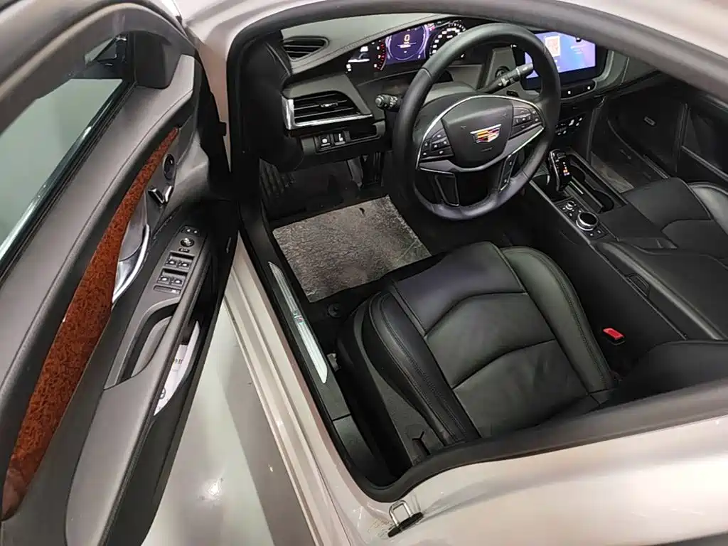 Photo 16 - Cadillac CT6