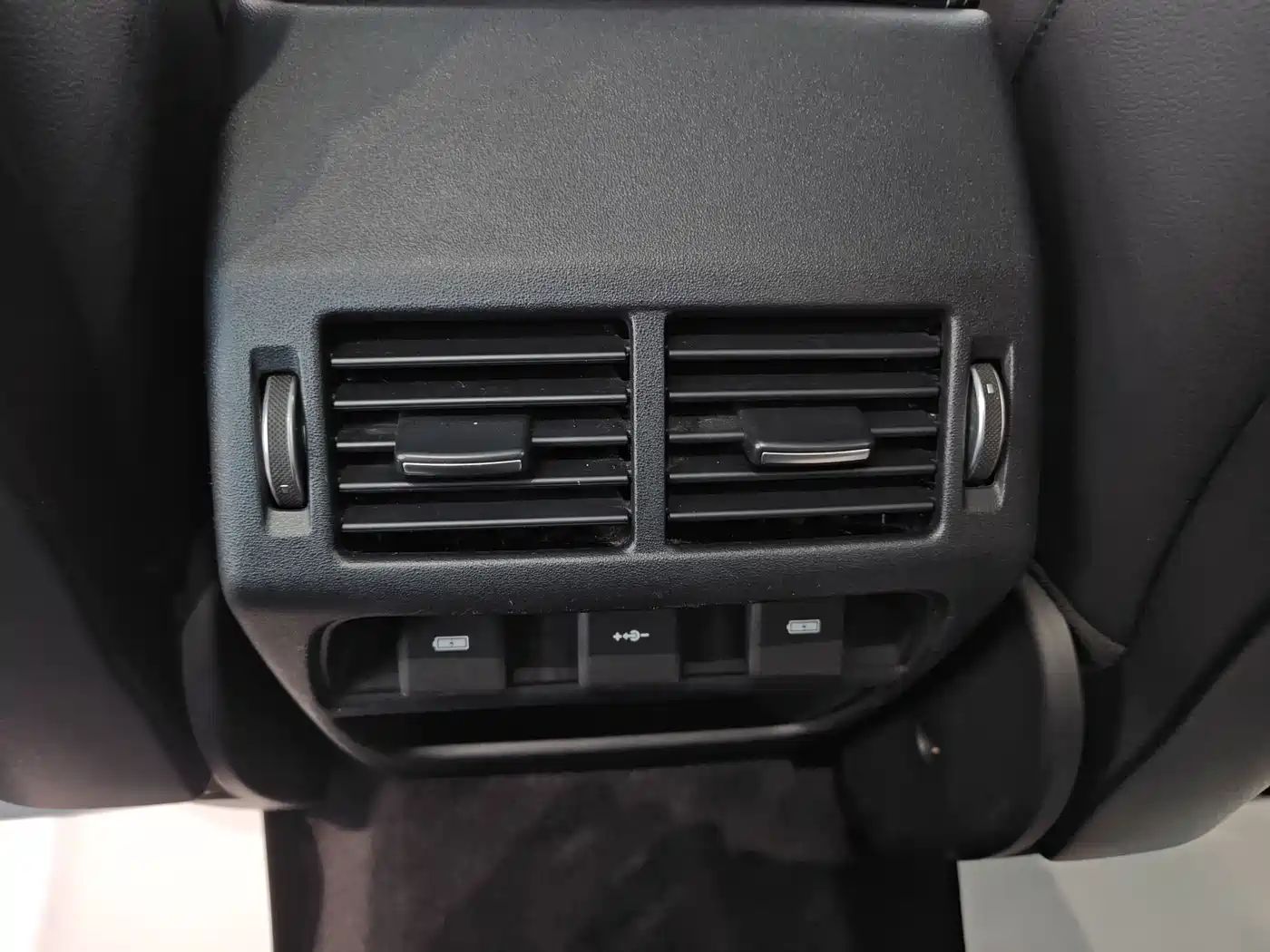 Land Rover Discovery Sport 2022 Model 249PS R-Dynamic S Performance Edition 5-Seater фото 11