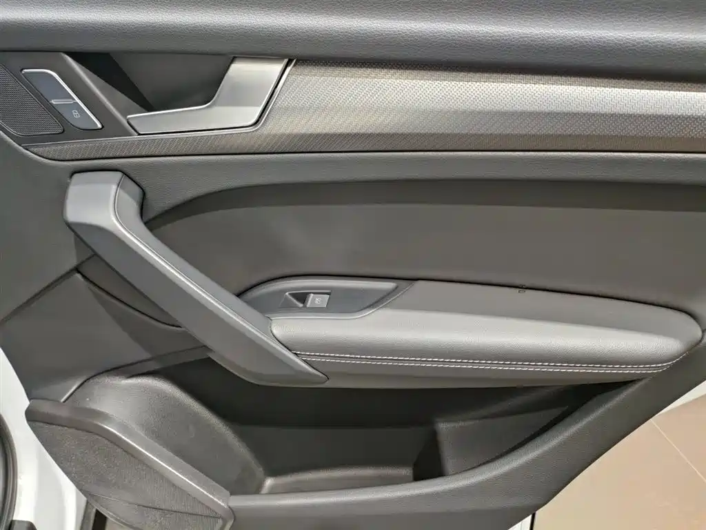 Audi Q5L 2024 Model 40 TFSI Luxury Dynamic фото 15