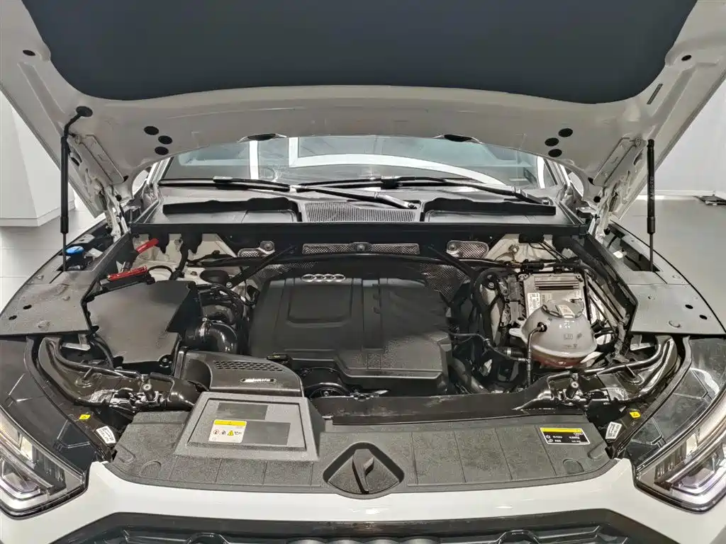 Audi Q5L 2024 Model 40 TFSI Luxury Dynamic фото 8