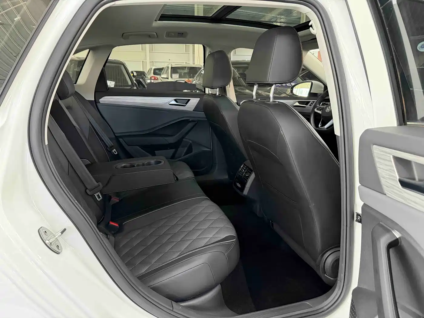 Volkswagen Sagitar 2023 Model Year 280TSI DSG Surpass Edition фото 15