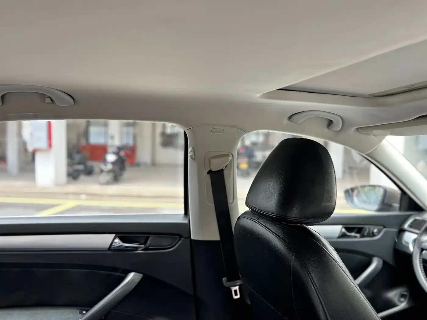 Volkswagen Passat 2014 1.8TSI DSG Luxury Edition фото 25