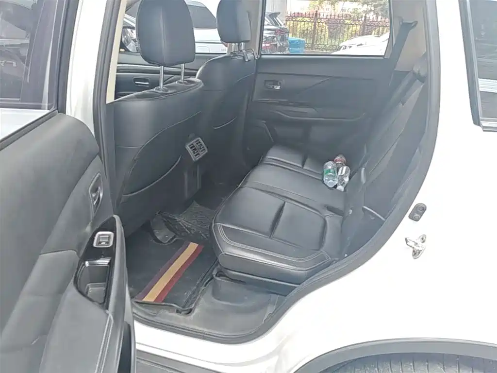 Mitsubishi Outlander 2019 2.0L 2WD Enjoy 5-Seater China VI фото 24