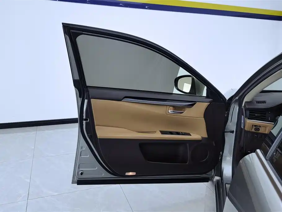 Lexus ES 2015 200 Elite Edition фото 7