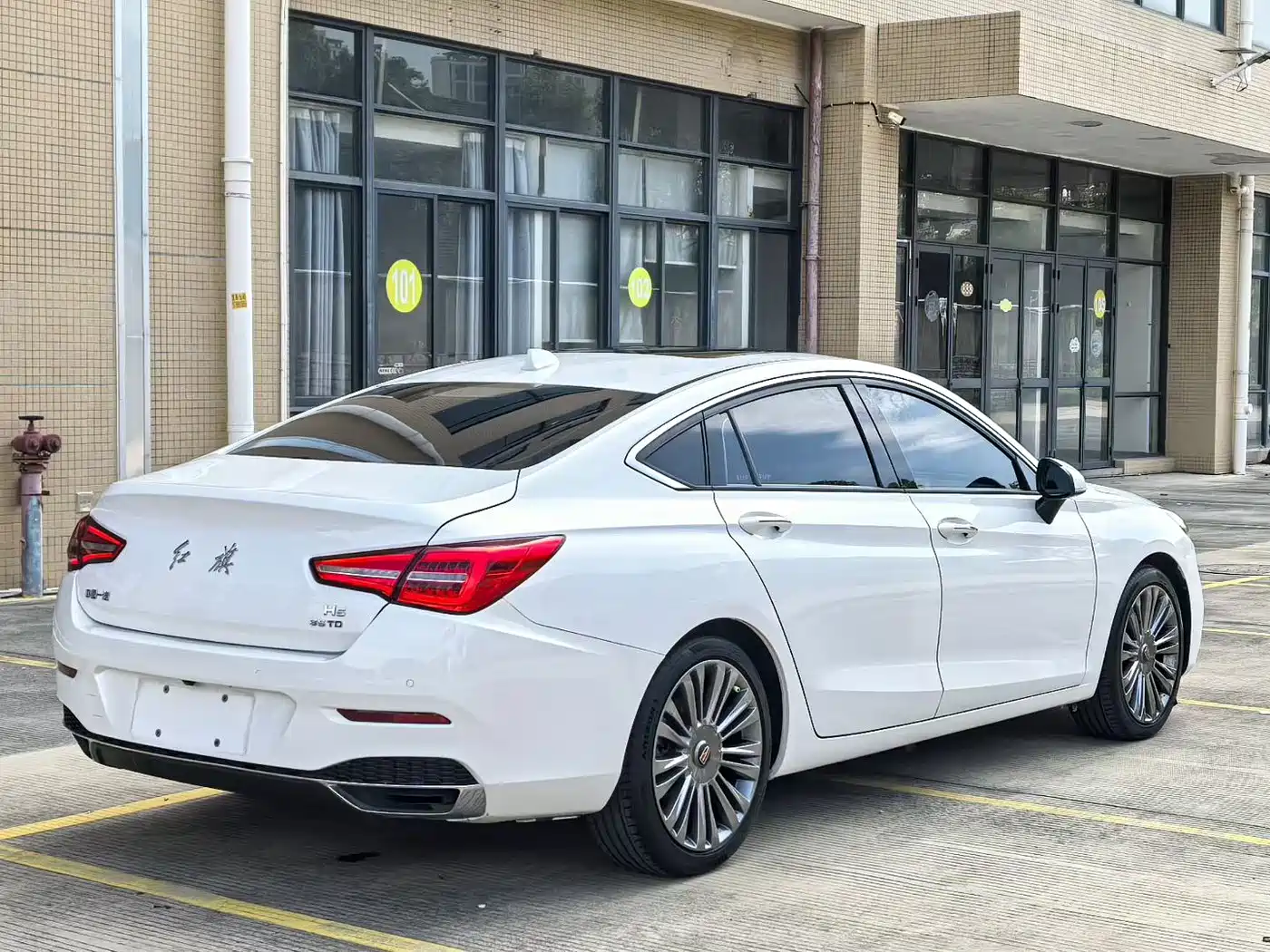 Hongqi H5 2020 1.8T Automatic Smart Connection Qi Enjoy Edition фото 4