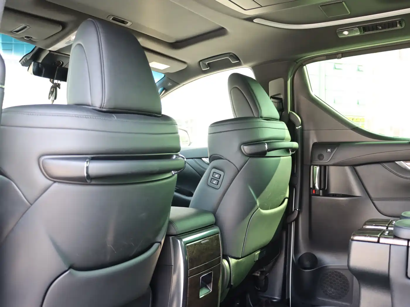 Toyota Alphard 2021 Hybrid 2.5L Premium фото 16