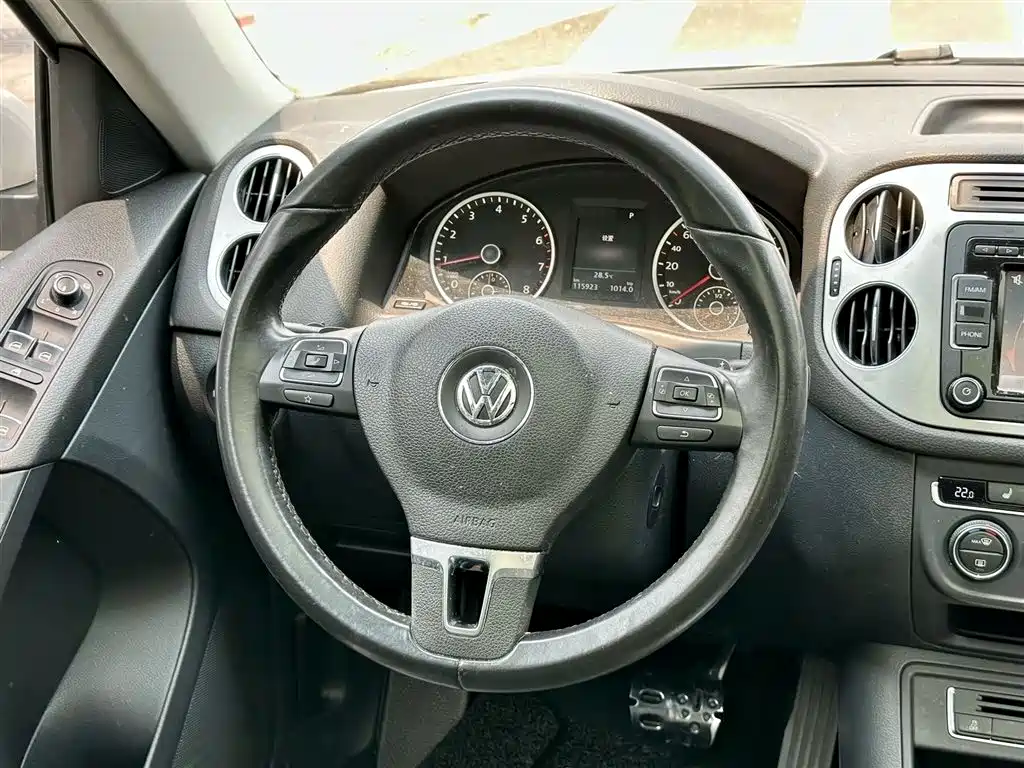 Volkswagen Tiguan 2015 1.8TSI Automatic 2WD Highline фото 6
