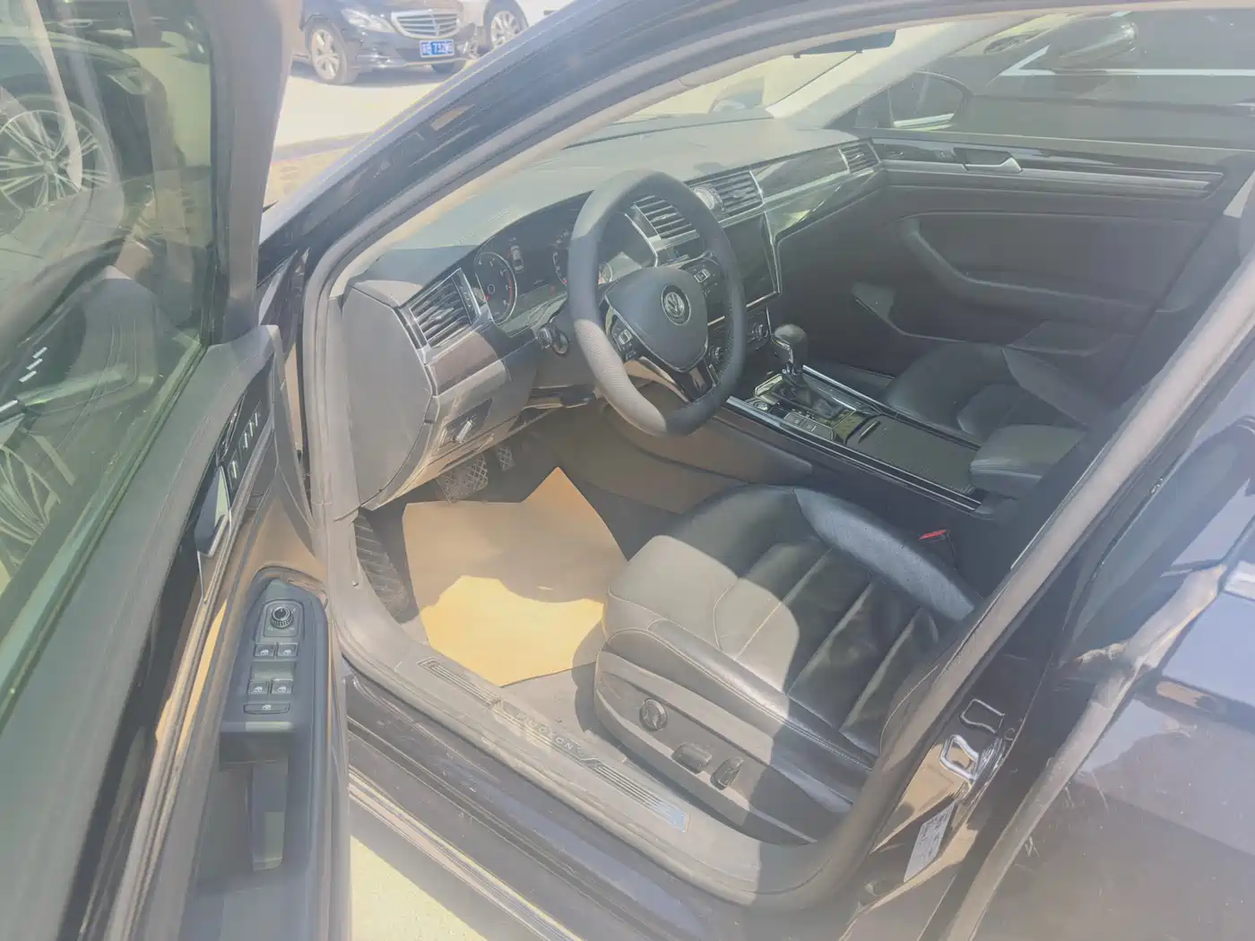 Volkswagen Phideon 2018 Facelift 380TSI FWD Business фото 4