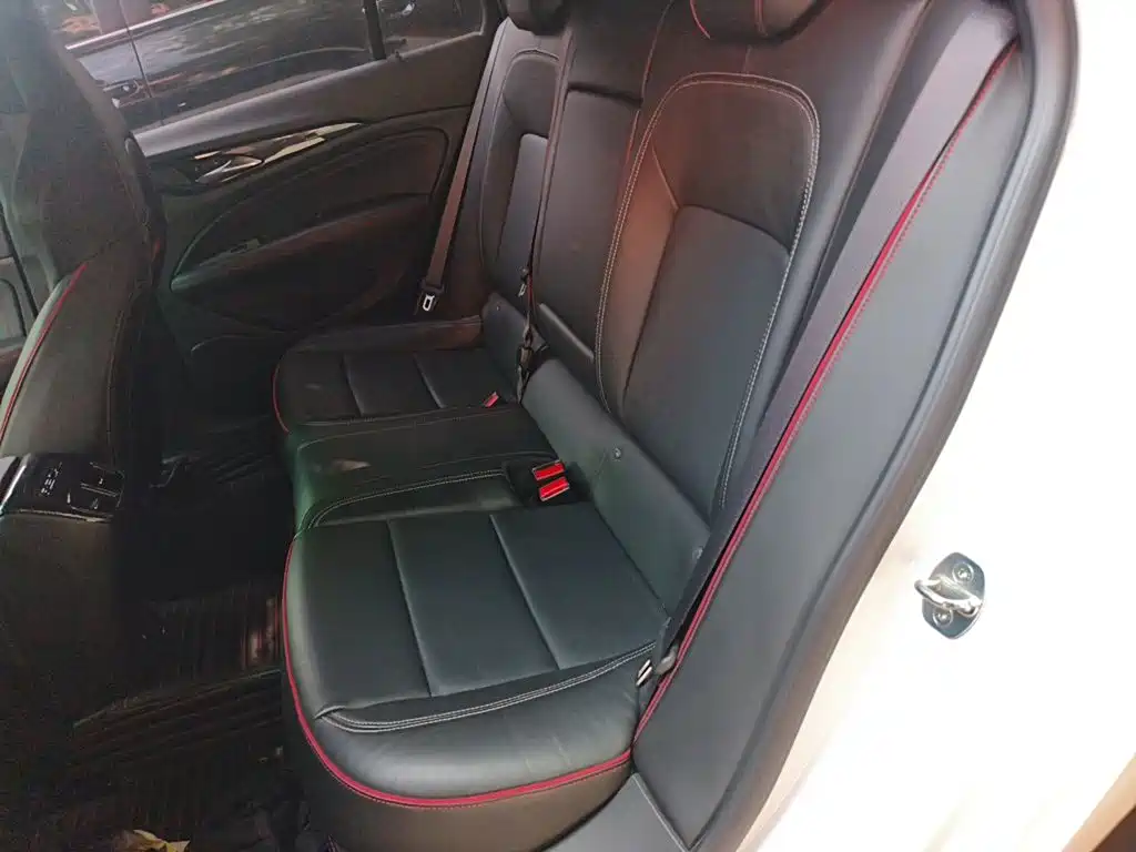 Photo 18 - Buick Regal
