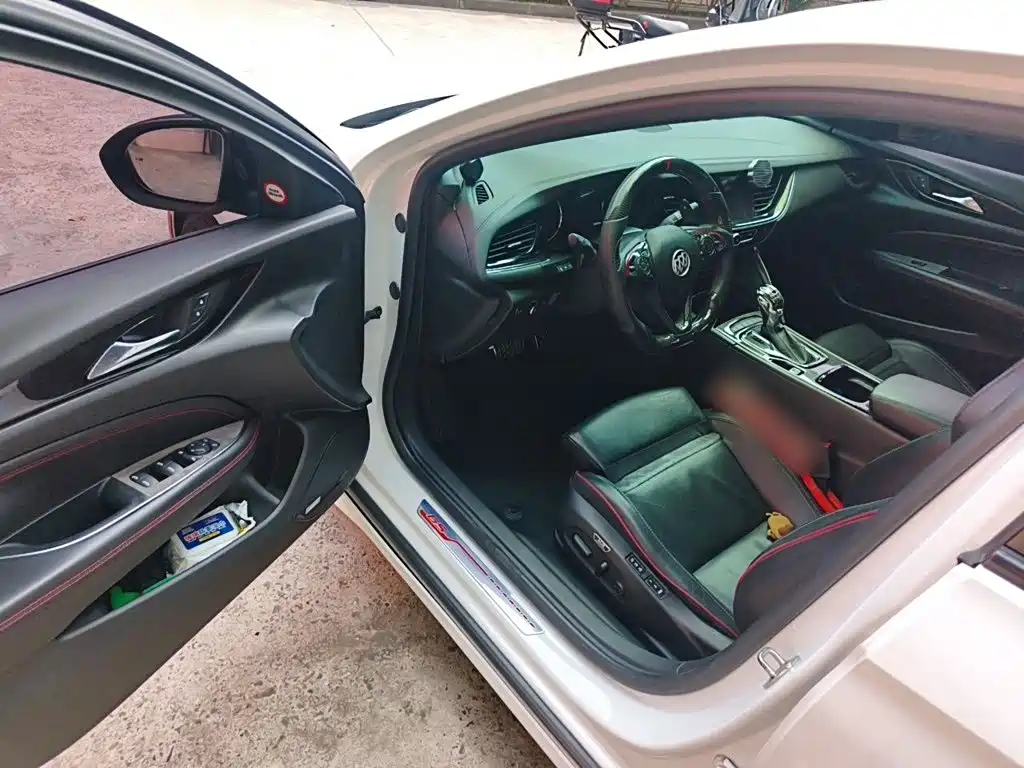 Photo 17 - Buick Regal