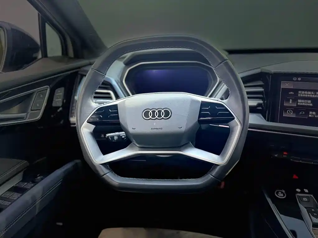 Audi Q4 e-tron 2023 40 e-tron Creation Night Edition фото 16
