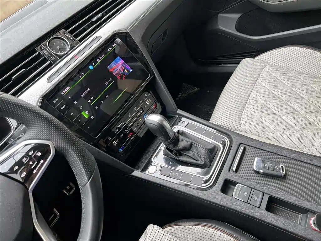 Volkswagen Magotan 2023 Model 2 Million Commemorative Edition 330TSI DSG Luxury фото 13