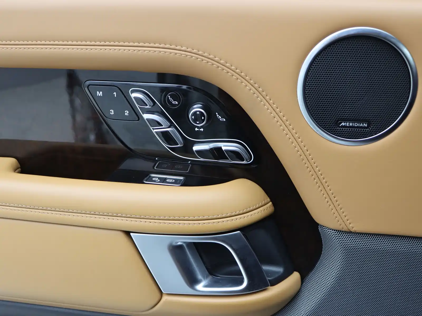 Фото 22 - Land Rover Range Rover
