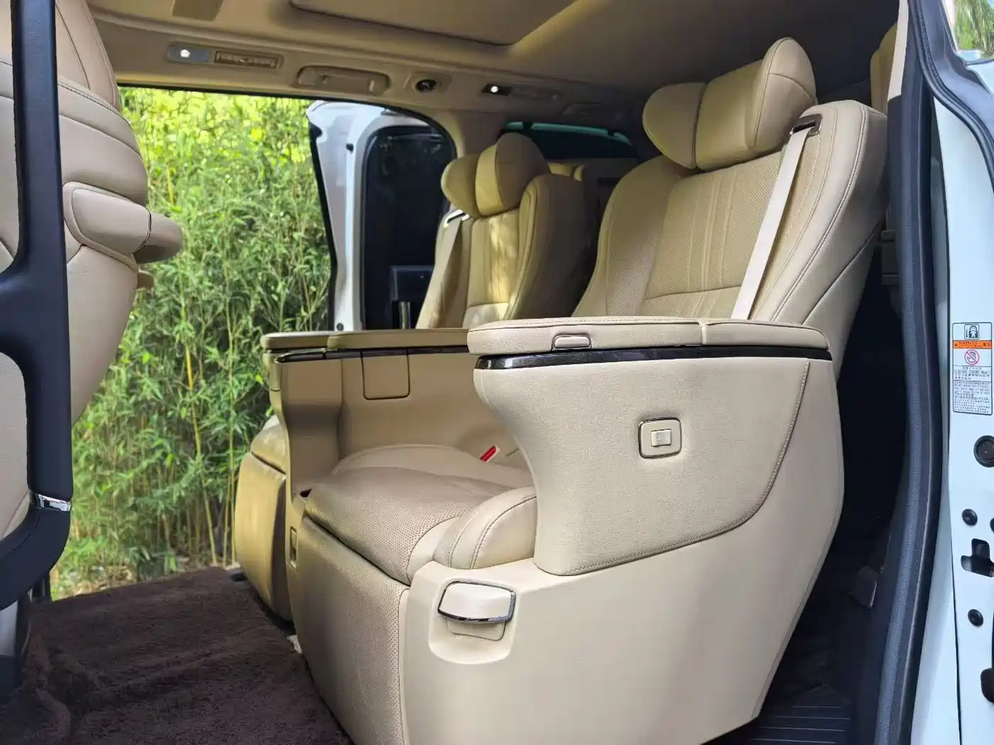 Toyota Alphard 2021 Hybrid 2.5L Ultimate фото 7