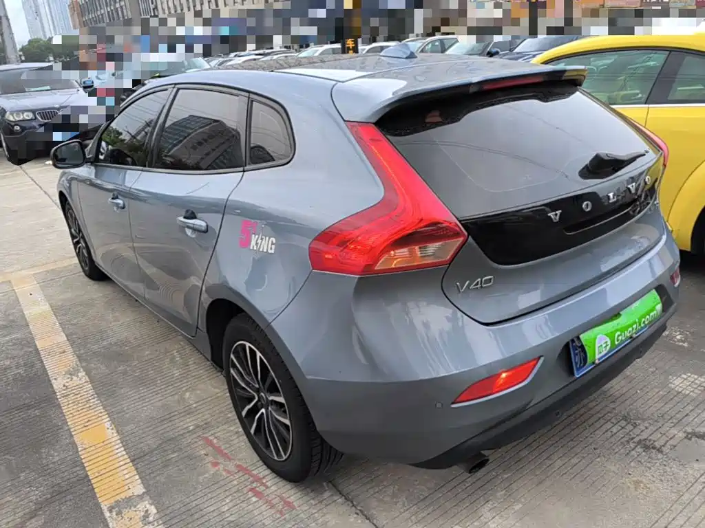 Фото 5 - Volvo V40