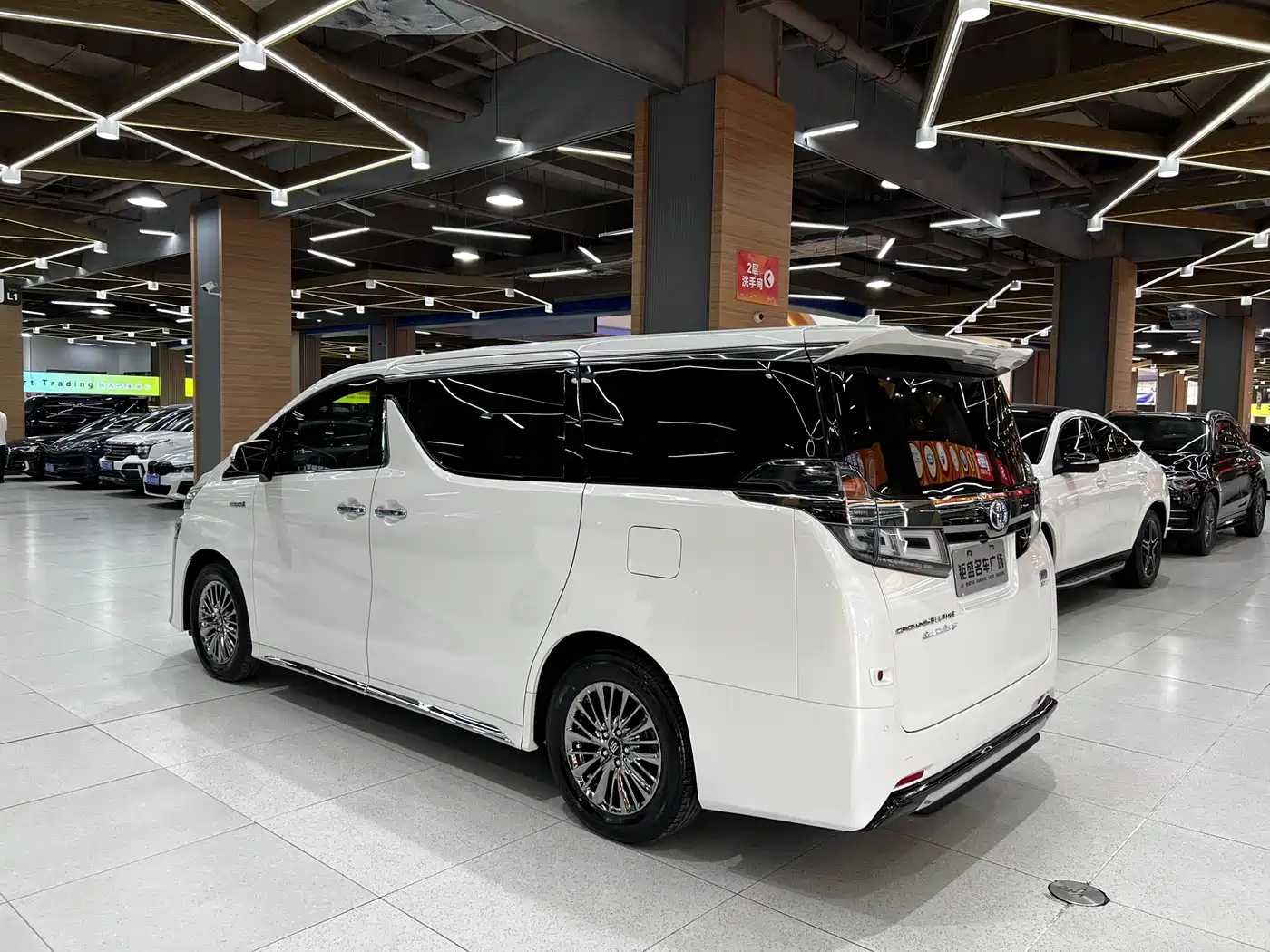 Toyota Vellfire 2021 Crown Hybrid 2.5L HV Supreme Edition фото 2
