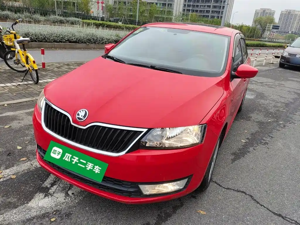 Škoda Skoda Rapid Spaceback 2014 1.6L Automatic Joy Edition