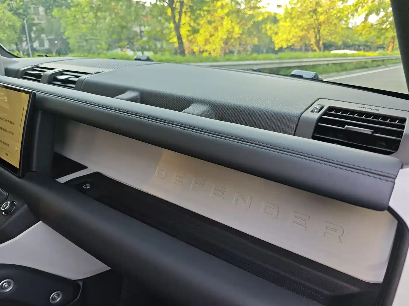 Land Rover Defender 2024 90 3.0T P400 HSE фото 18