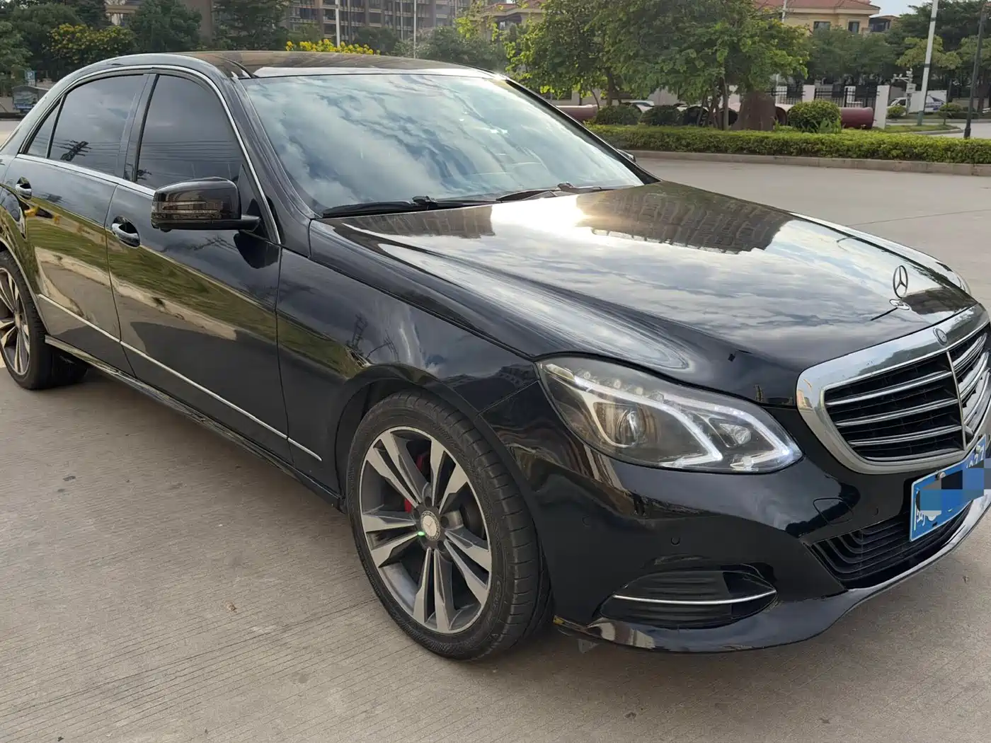 Mercedes-Benz E-Class 2013 Model E 260 L CGI Fashion фото 3