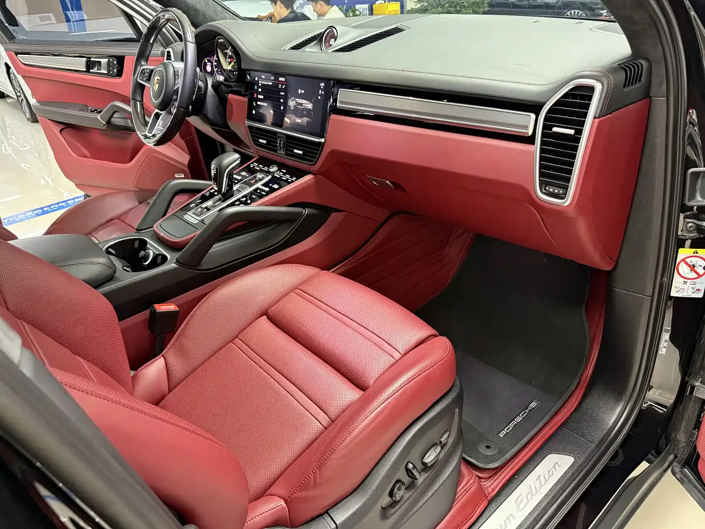 Porsche Cayenne New Energy 2023 Cayenne E-Hybrid 2.0T Platinum Edition фото 4