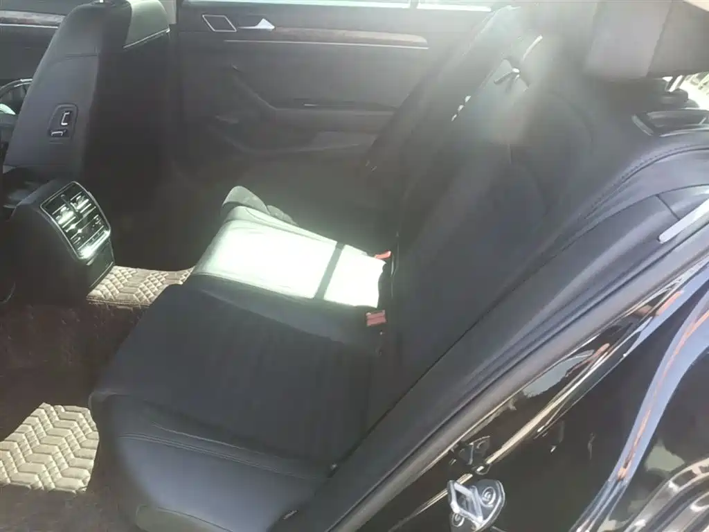 Volkswagen Magotan 2018 330TSI DSG Premium фото 24
