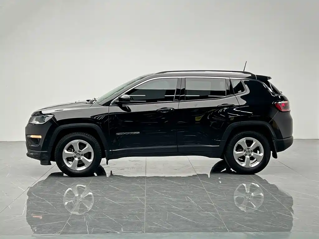 Фото 3 - Jeep Compass