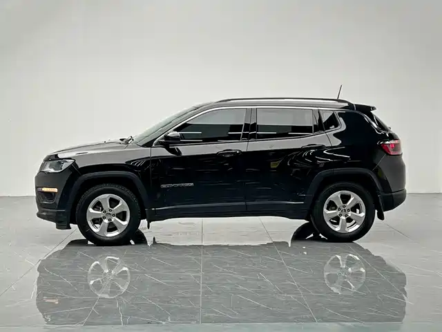 Jeep Compass 2017 200T Automatic Family Edition — фото 3