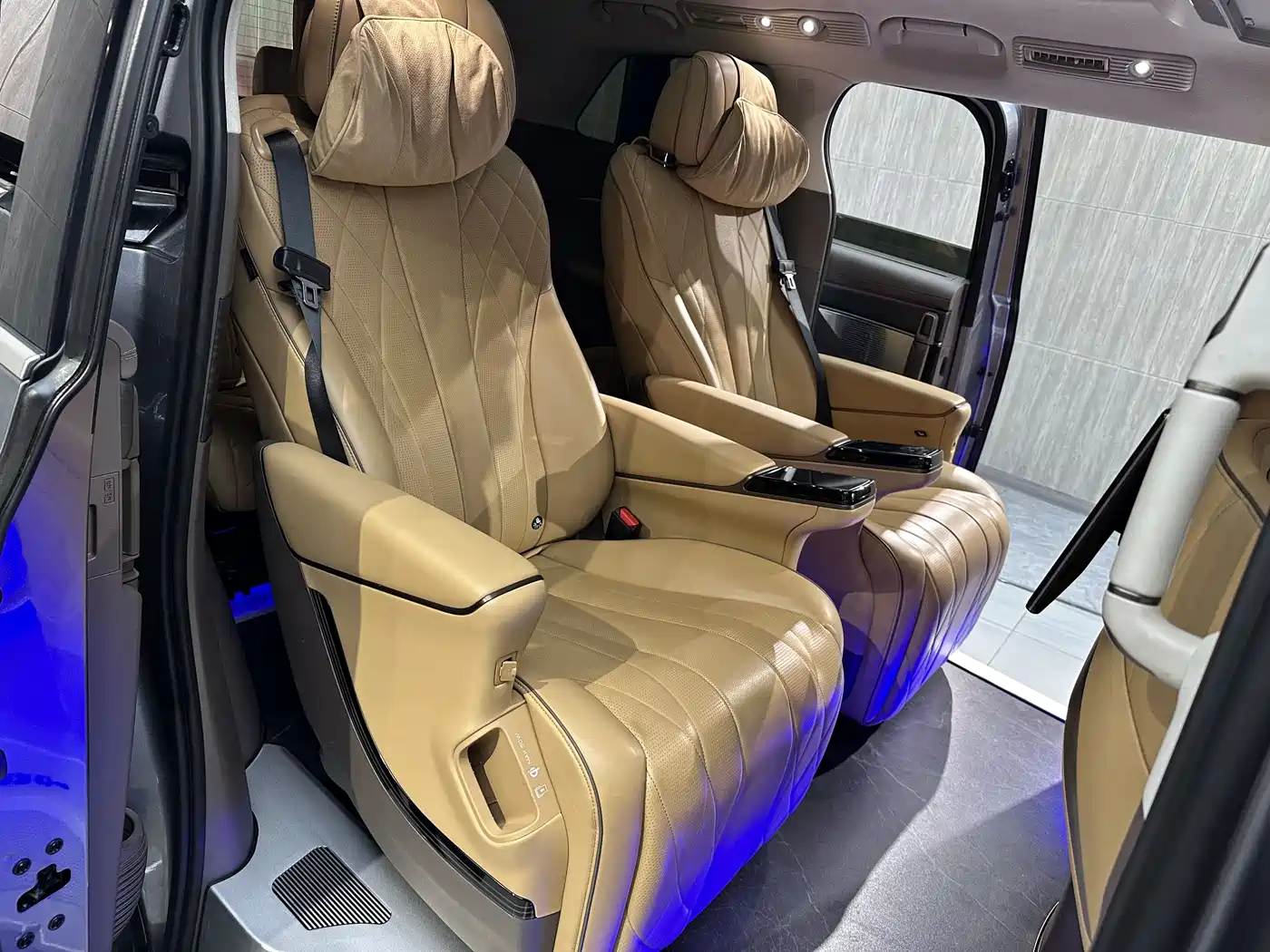 Denza D9 2022 DM-i 970 AWD Flagship фото 9