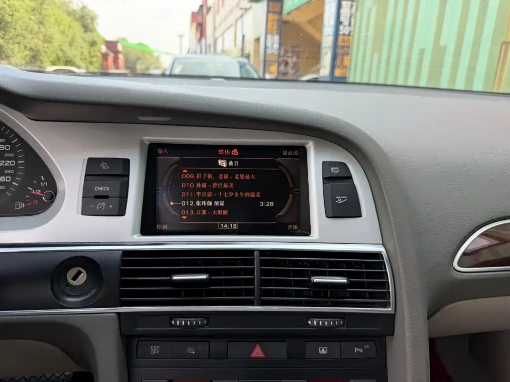 Фото 6 - Audi A6L