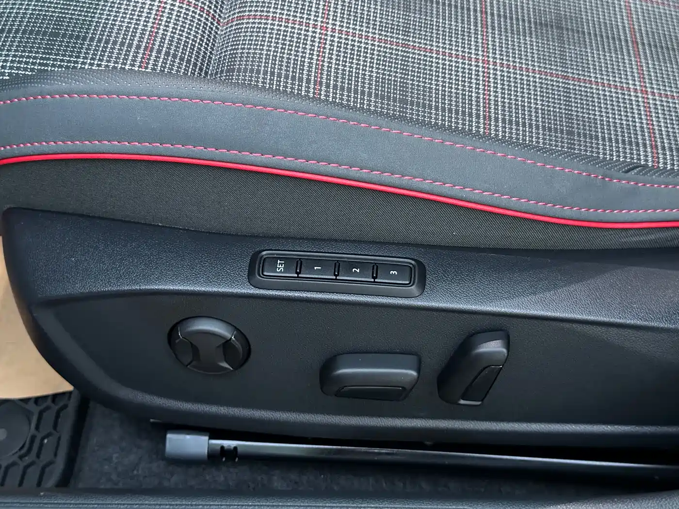 Volkswagen Golf GTI 2021 Facelift 380TSI DSG GTI фото 21