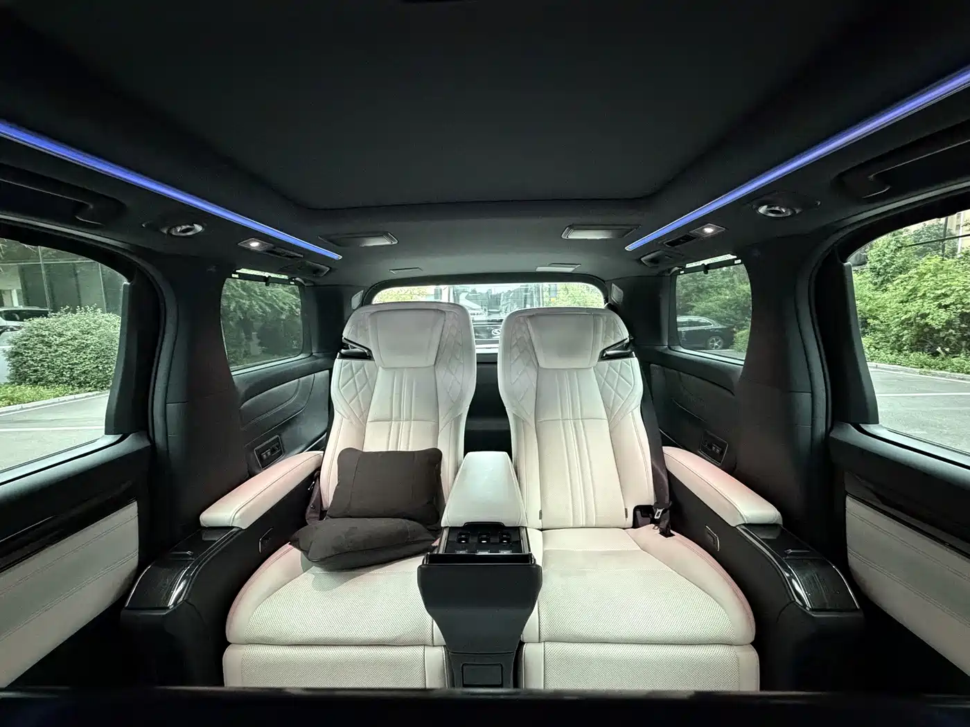 Lexus LM 2021 2020 300h 4-Seat Imperial Edition