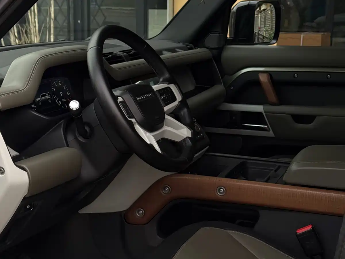 Land Rover Defender 2021 110 P400 X-DYNAMIC HSE фото 4