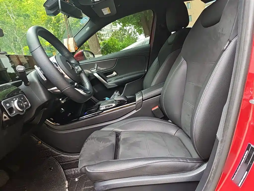 Mercedes-Benz A-Class 2019 Facelift A 200 L Sports Sedan фото 8