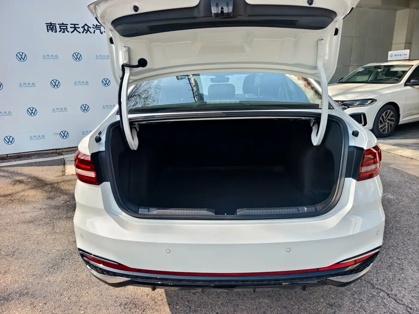 Volkswagen Lavida 2024 Model 300TSI DSG Starlight Leading Edition фото 10
