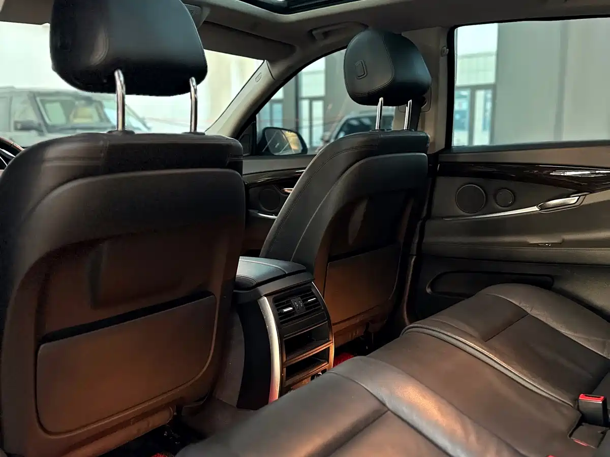 BMW 5 Series GT 2014 528i Leading фото 17